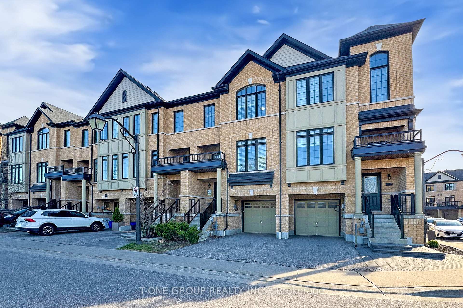 Photo 2 of 37 Quarrie Lane, Ajax, Northwest Ajax — HOMEH