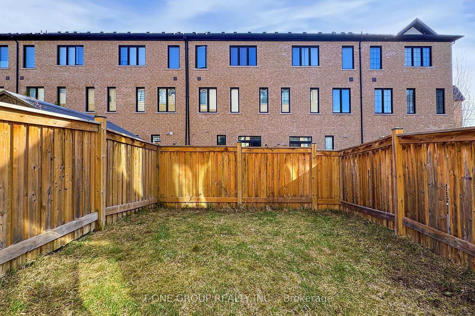 Photo 34 of 37 Quarrie Lane, Ajax, Northwest Ajax — HOMEH