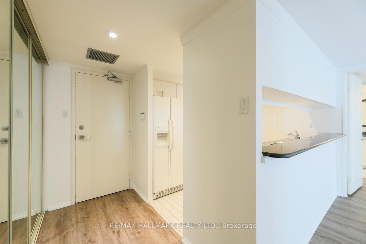 Photo 3 of Unit 901, 701 King Street W, Toronto, Niagara — HOMEH