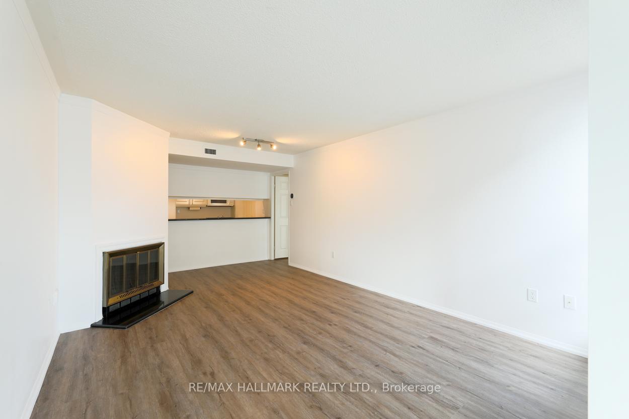 Photo 5 of Unit 901, 701 King Street W, Toronto, Niagara — HOMEH