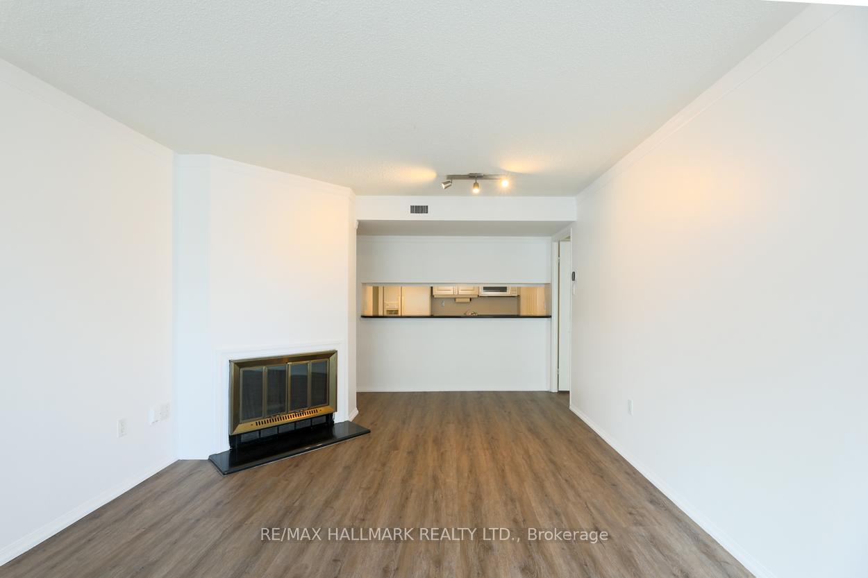 Photo 6 of Unit 901, 701 King Street W, Toronto, Niagara — HOMEH