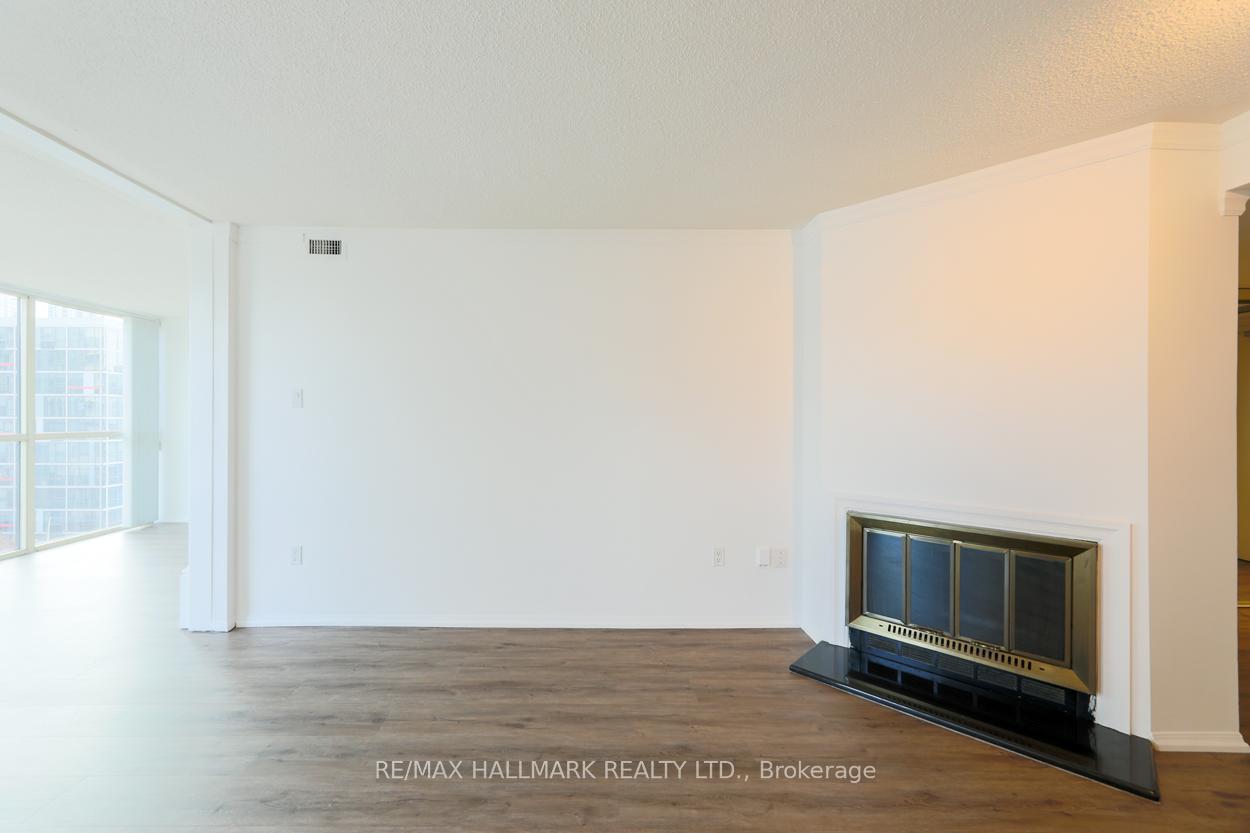 Photo 7 of Unit 901, 701 King Street W, Toronto, Niagara — HOMEH