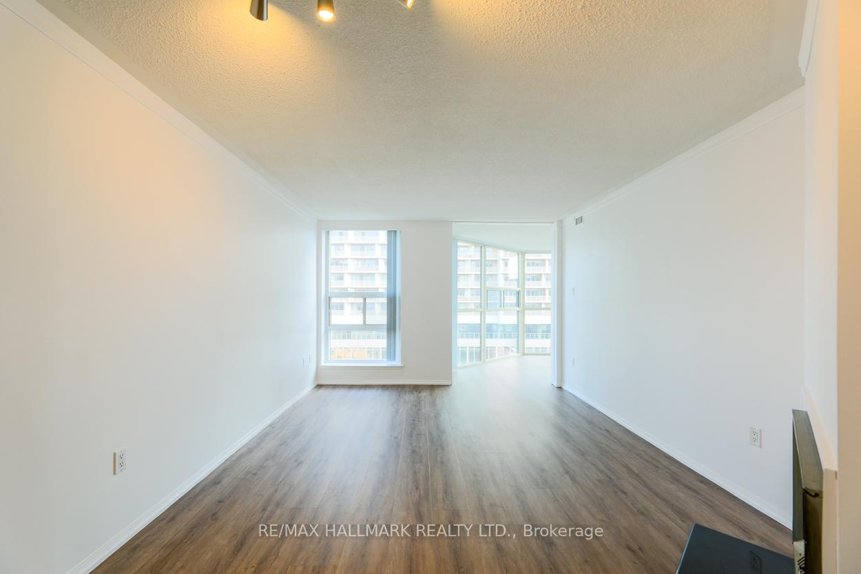 Photo 9 of Unit 901, 701 King Street W, Toronto, Niagara — HOMEH