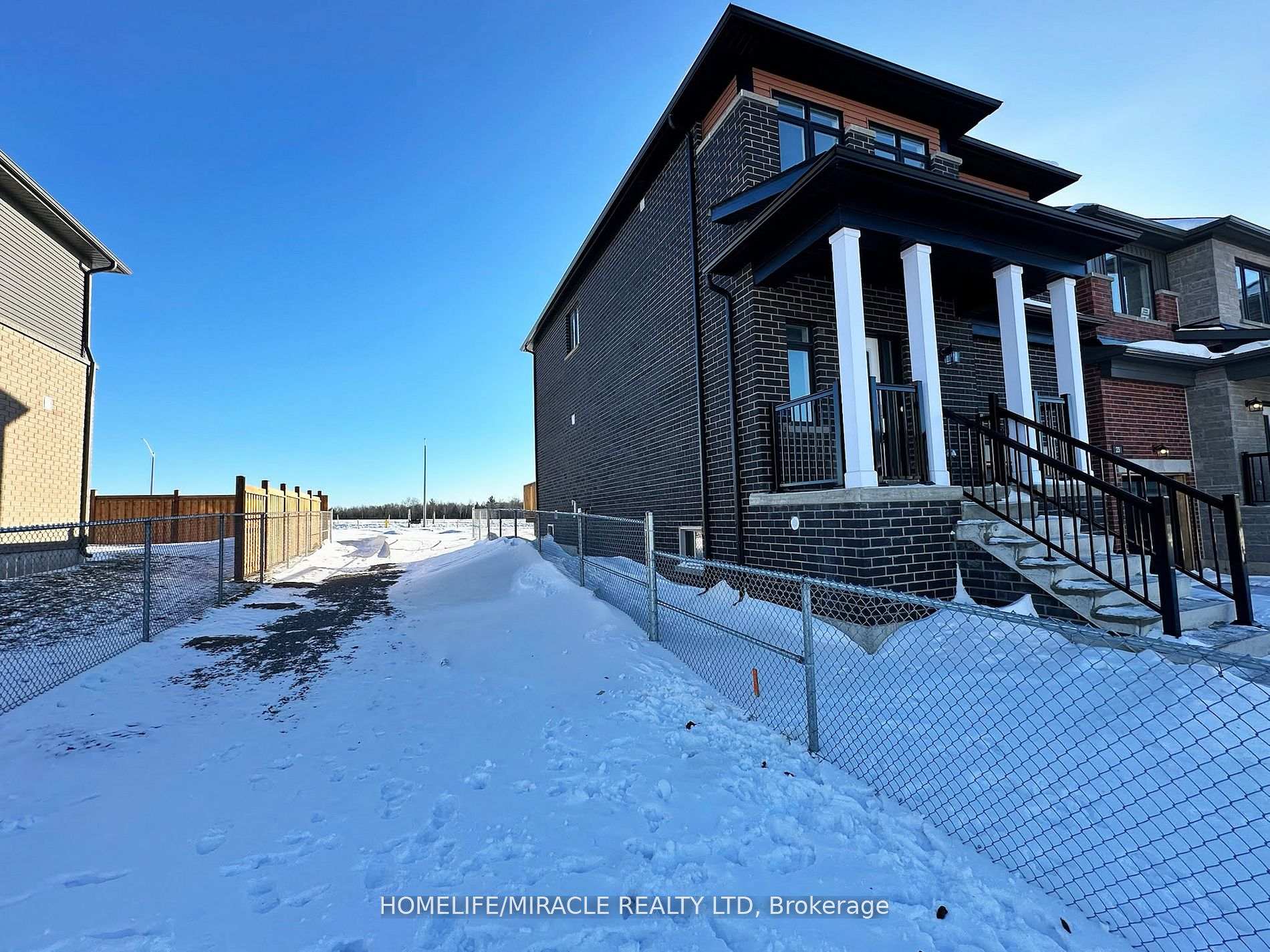 Photo 3 of 25 Gateway Drive, Barrie, Rural Barrie Southeast — HOMEH