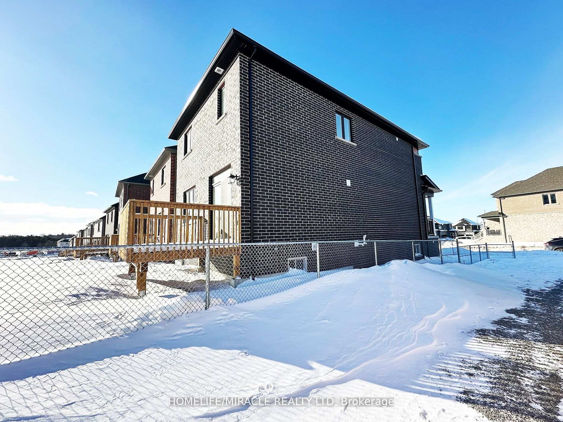 Photo 35 of 25 Gateway Drive, Barrie, Rural Barrie Southeast — HOMEH
