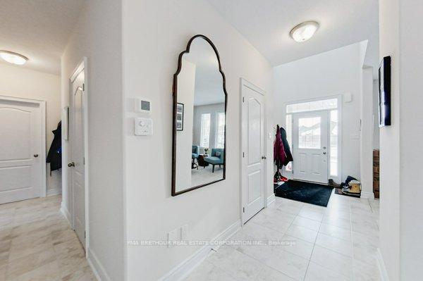 Photo 4 of 35 Lockerbie Crescent, Collingwood — HOMEH