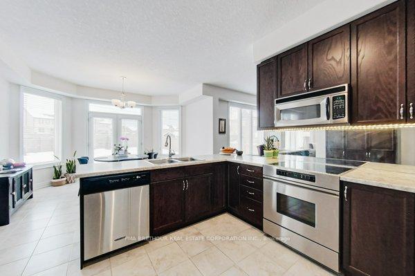 Photo 7 of 35 Lockerbie Crescent, Collingwood — HOMEH