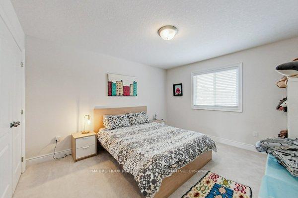Photo 17 of 35 Lockerbie Crescent, Collingwood — HOMEH