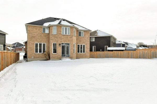 Photo 24 of 35 Lockerbie Crescent, Collingwood — HOMEH