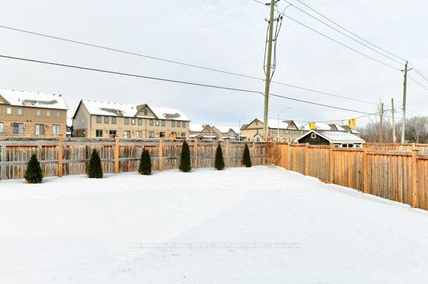 Photo 25 of 35 Lockerbie Crescent, Collingwood — HOMEH