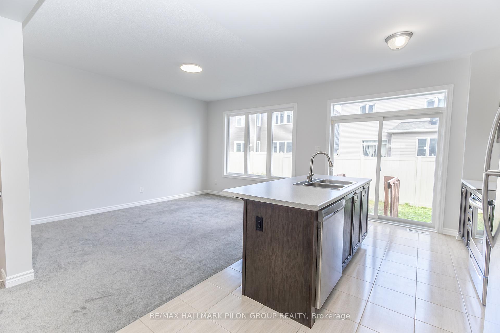 Photo 7 of 2297 Watercolours Way, Ottawa, Barrhaven - Half Moon Bay — HOMEH