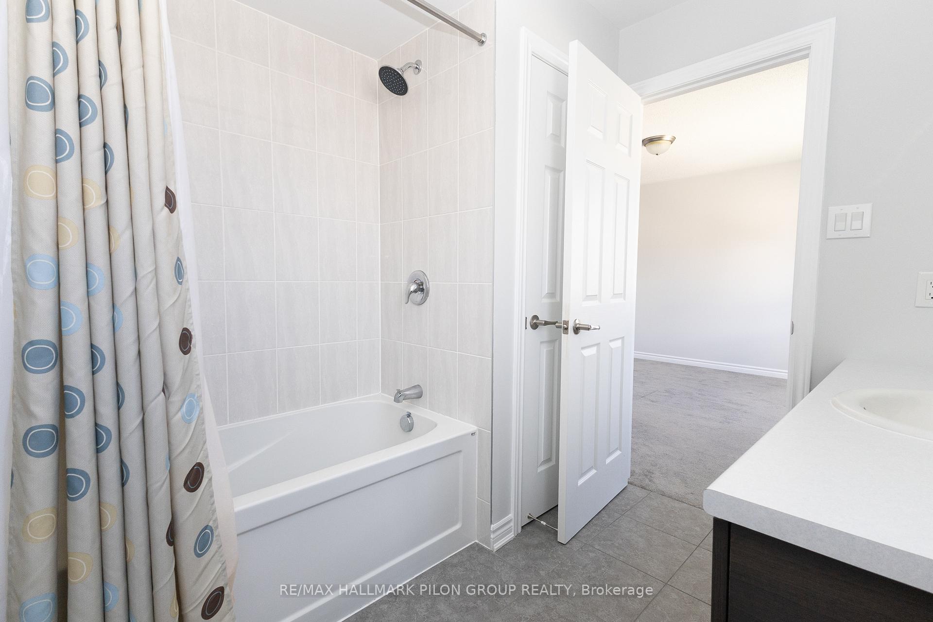 Photo 13 of 2297 Watercolours Way, Ottawa, Barrhaven - Half Moon Bay — HOMEH