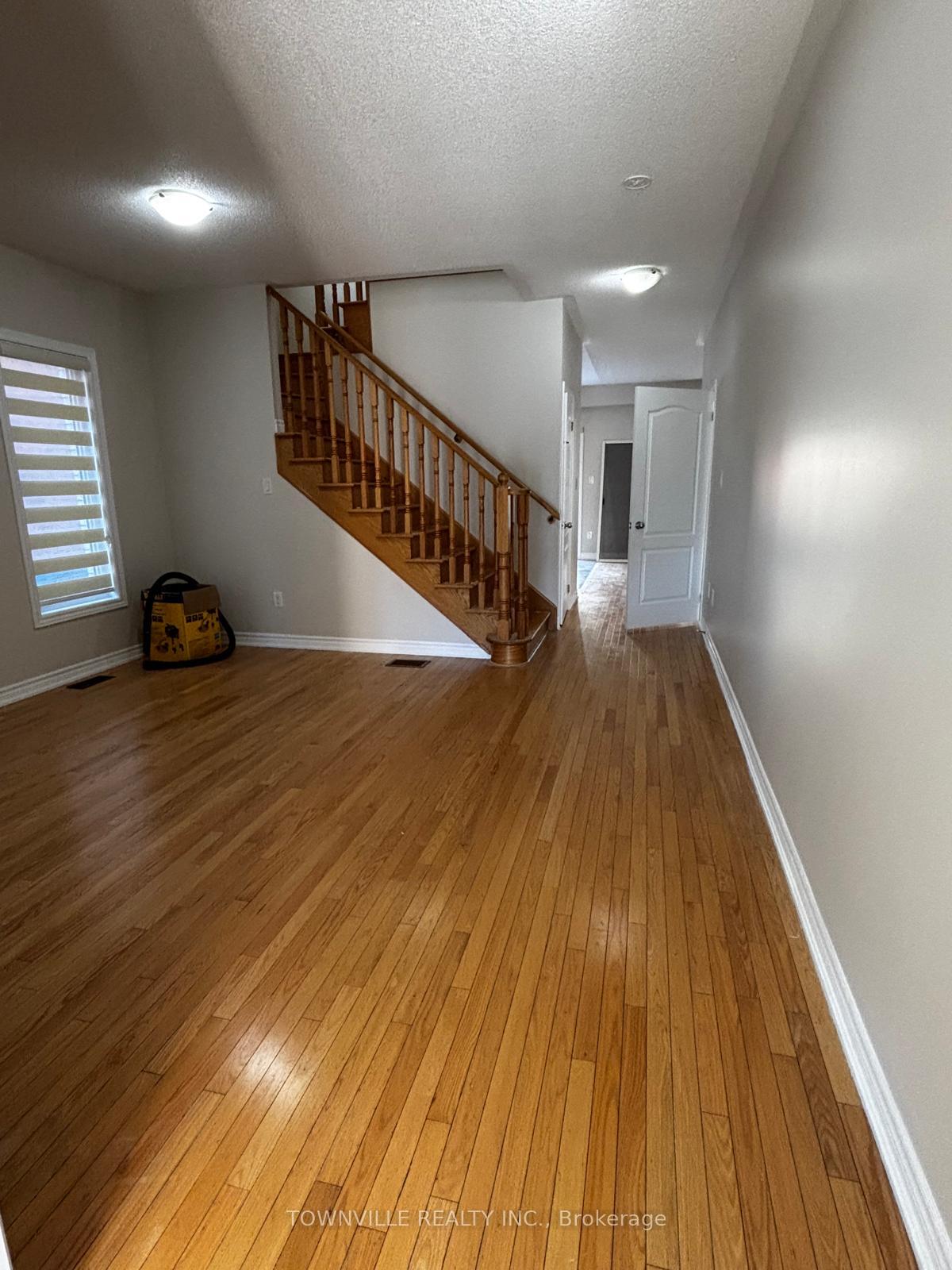 Photo 2 of 8 Daden Oaks Drive, Brampton, Bram East — HOMEH