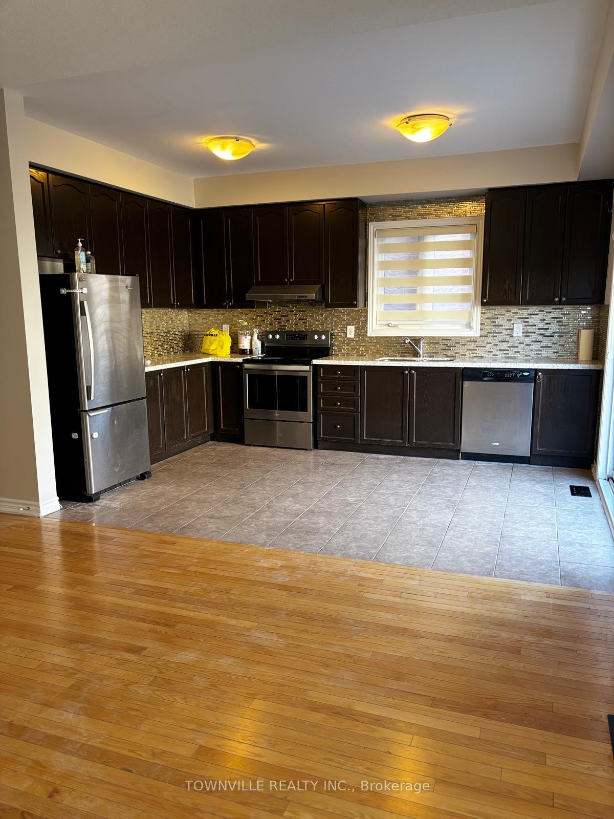 Photo 3 of 8 Daden Oaks Drive, Brampton, Bram East — HOMEH