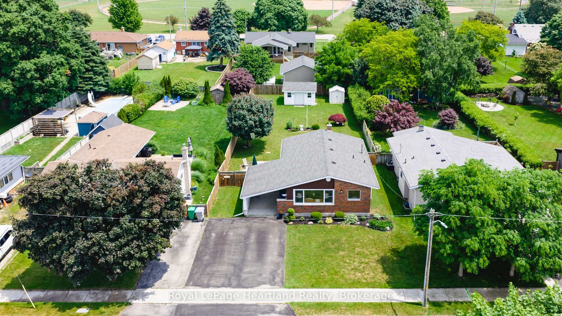 Photo 2 of 191 Wellington Street S, Goderich, Goderich (Town) — HOMEH