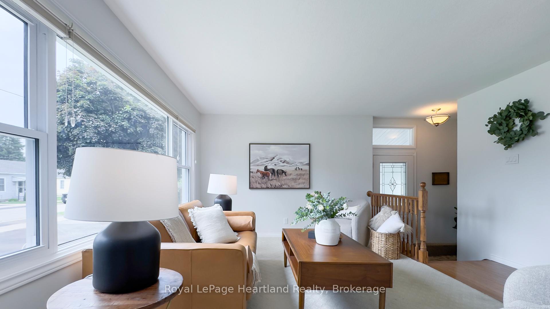 Photo 3 of 191 Wellington Street S, Goderich, Goderich (Town) — HOMEH