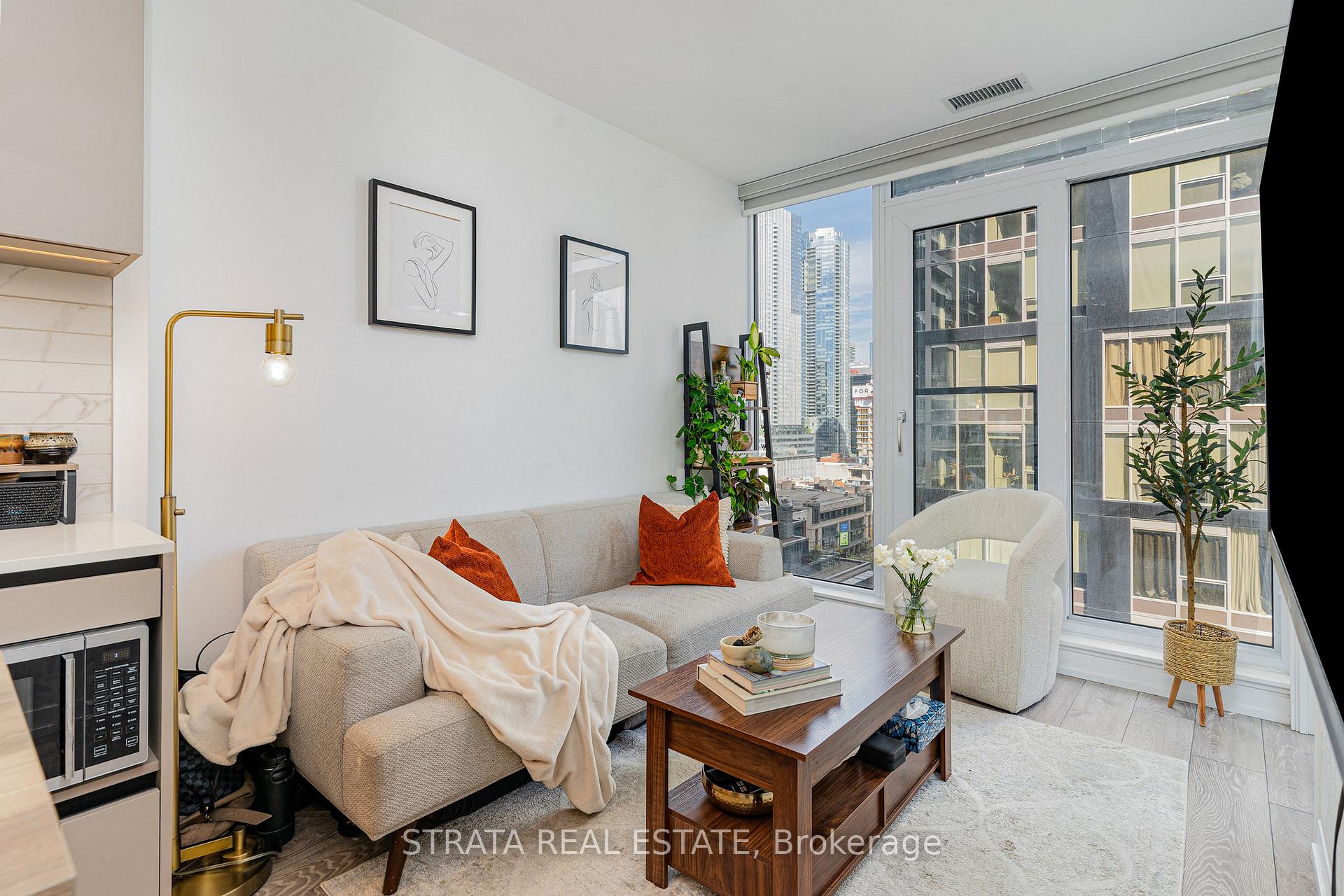 Front of Unit 1810, 55 Mercer Street