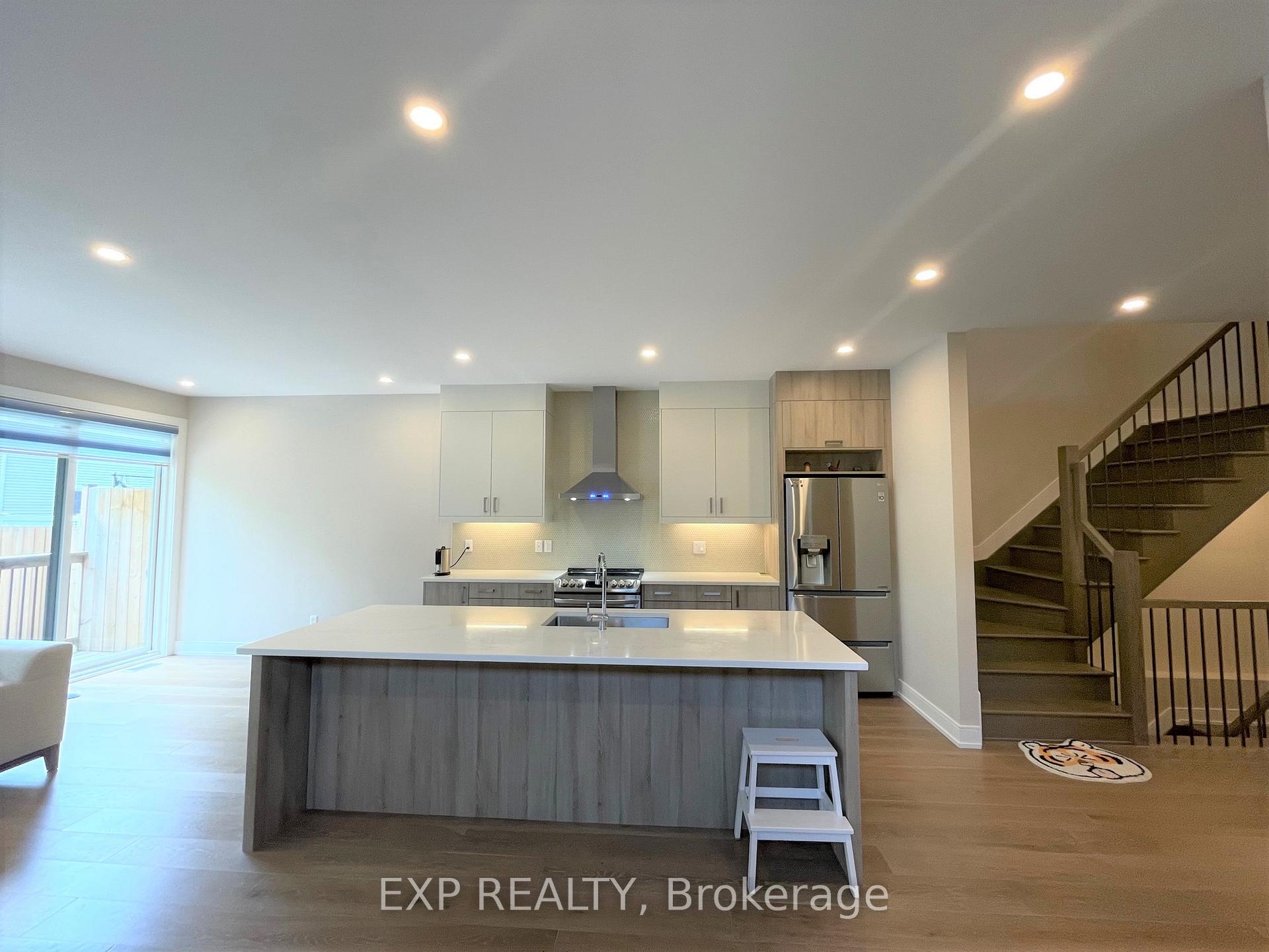 Photo 16 of 215A Royal Avenue, Ottawa, Westboro West — HOMEH