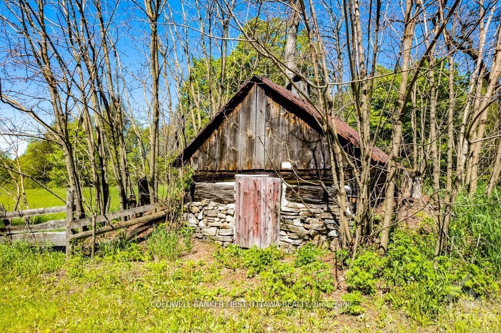 Photo 14 of 2523 Canonto Road, Frontenac, Frontenac North — HOMEH