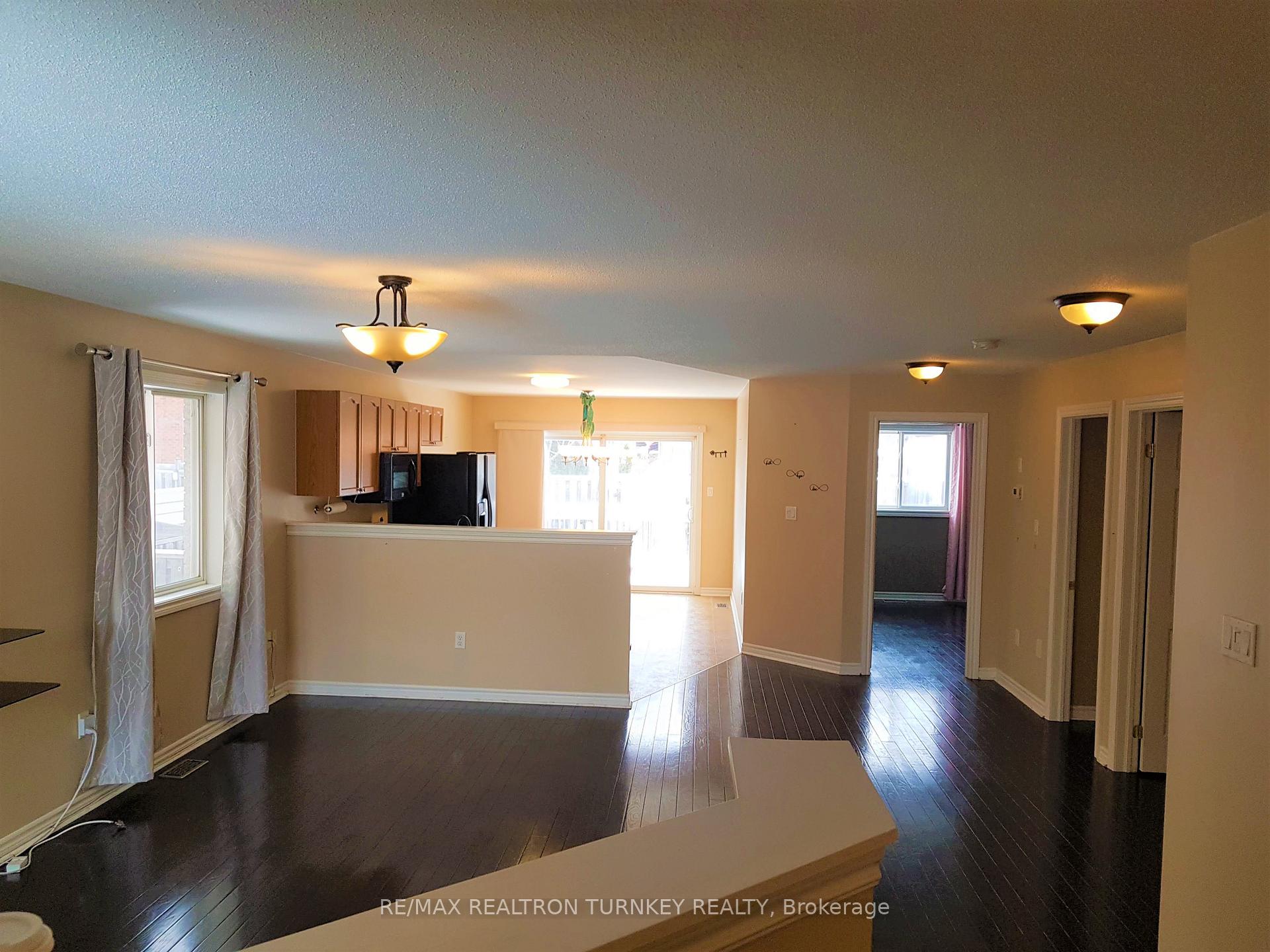 Photo 2 of 31 Michelle Drive, Barrie, Painswick South — HOMEH