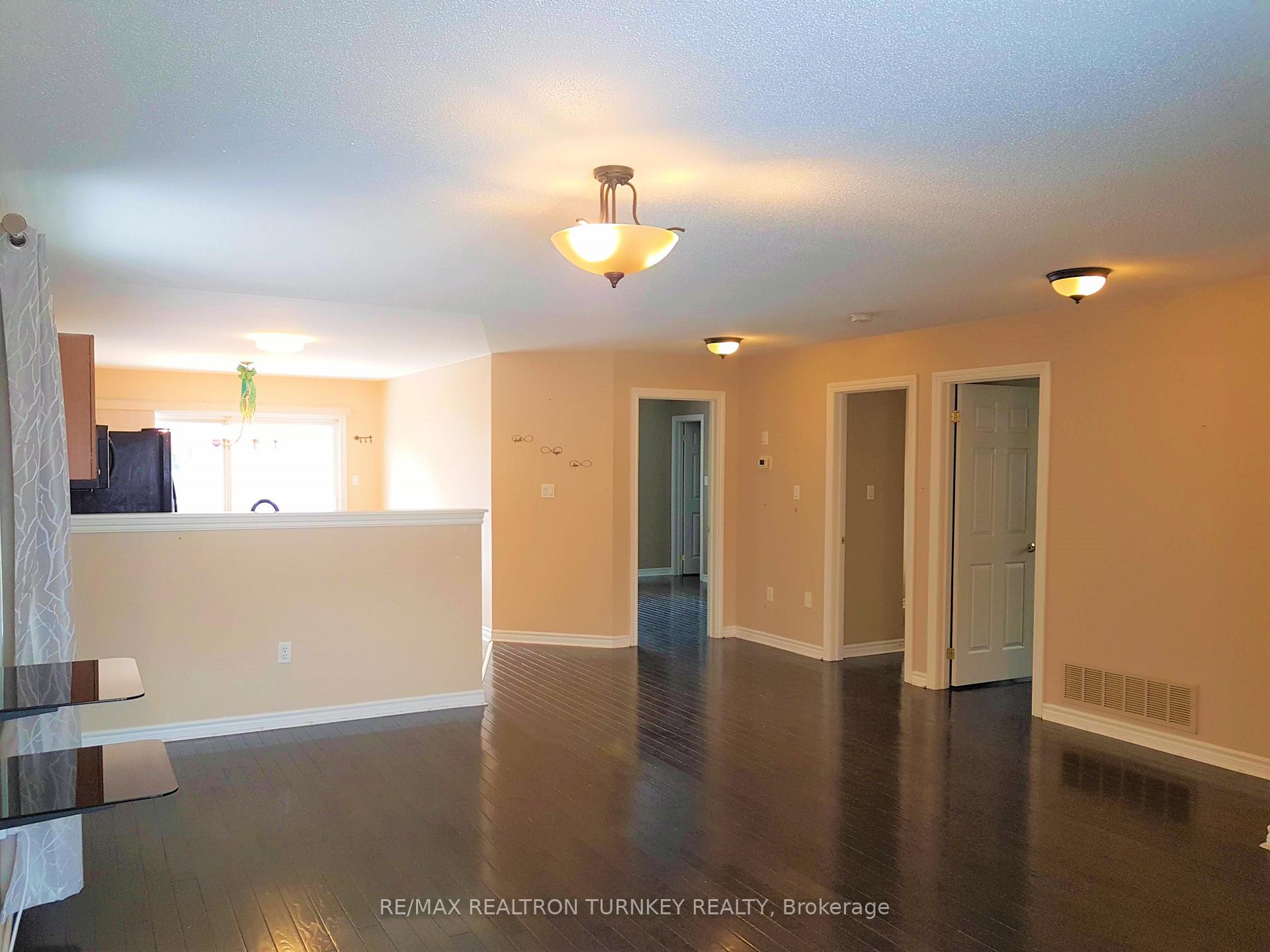 Photo 4 of 31 Michelle Drive, Barrie, Painswick South — HOMEH