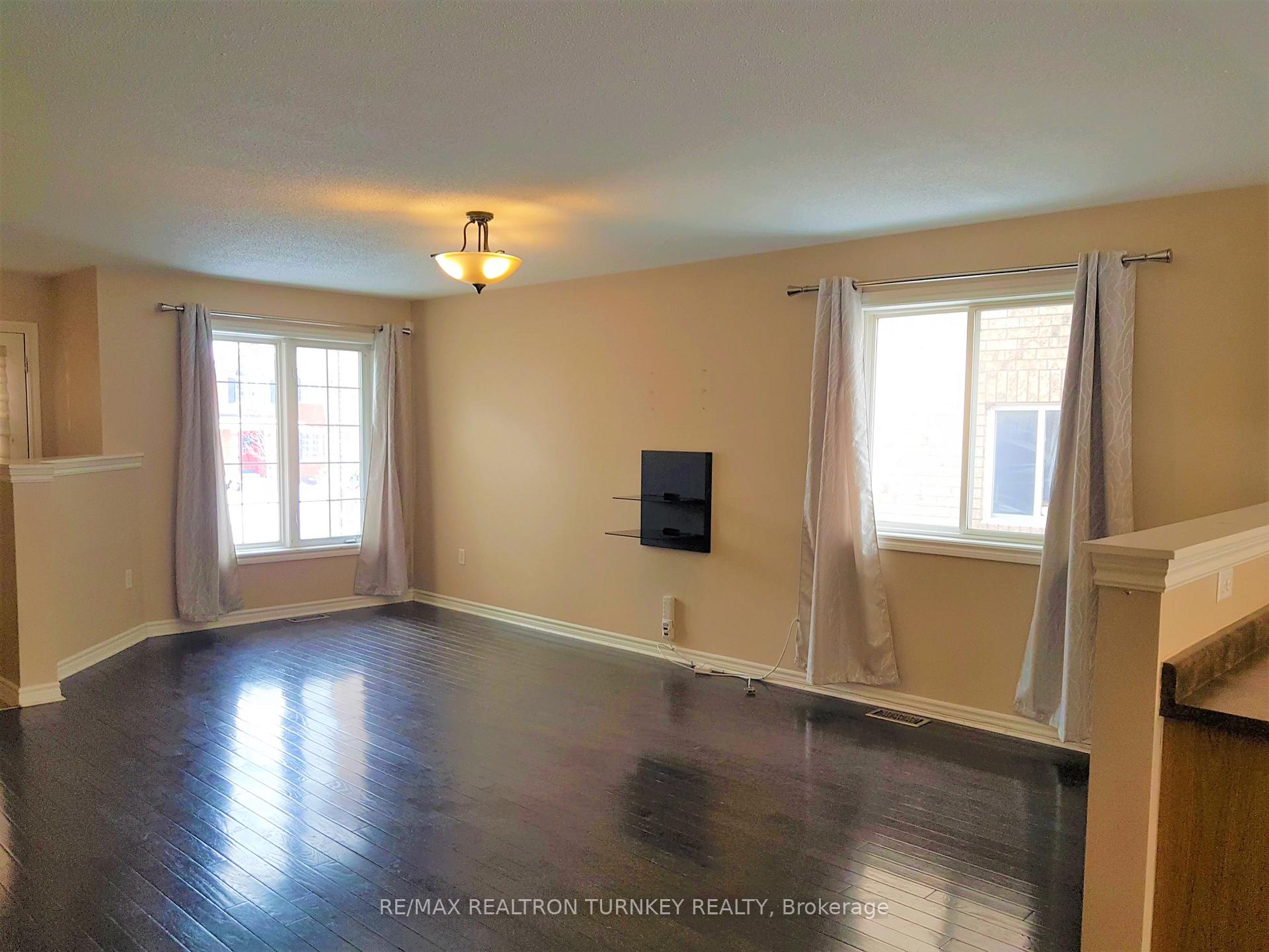 Photo 5 of 31 Michelle Drive, Barrie, Painswick South — HOMEH