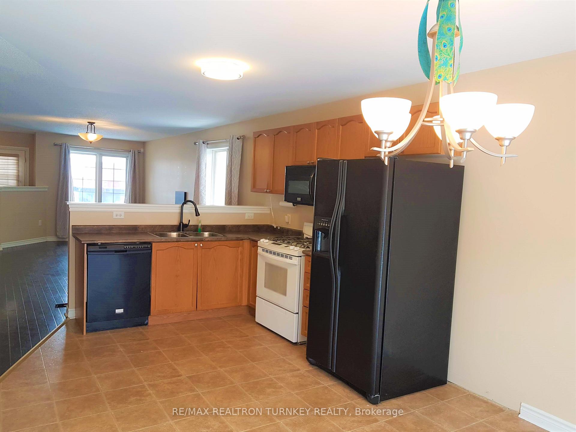 Photo 8 of 31 Michelle Drive, Barrie, Painswick South — HOMEH