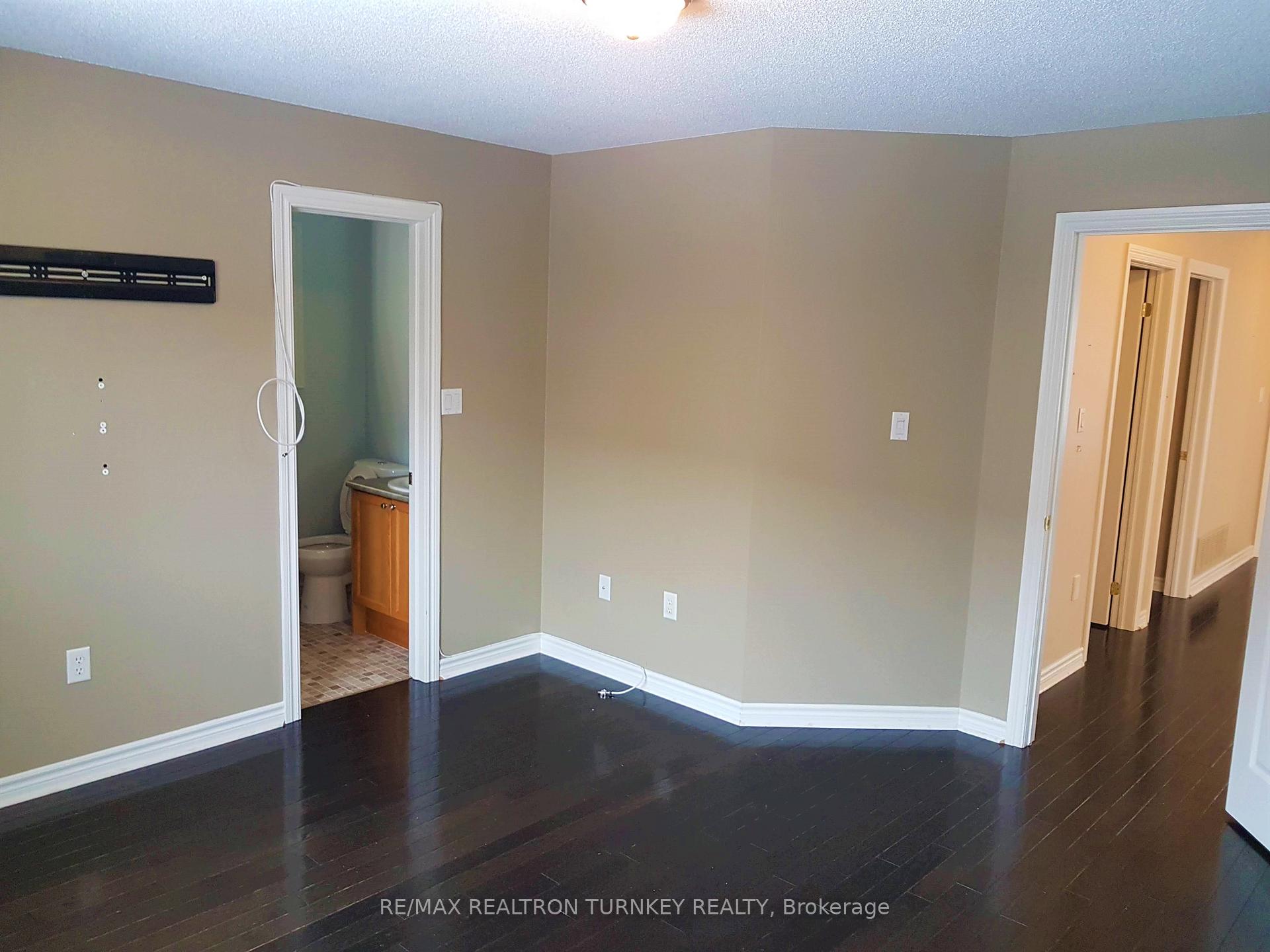 Photo 13 of 31 Michelle Drive, Barrie, Painswick South — HOMEH