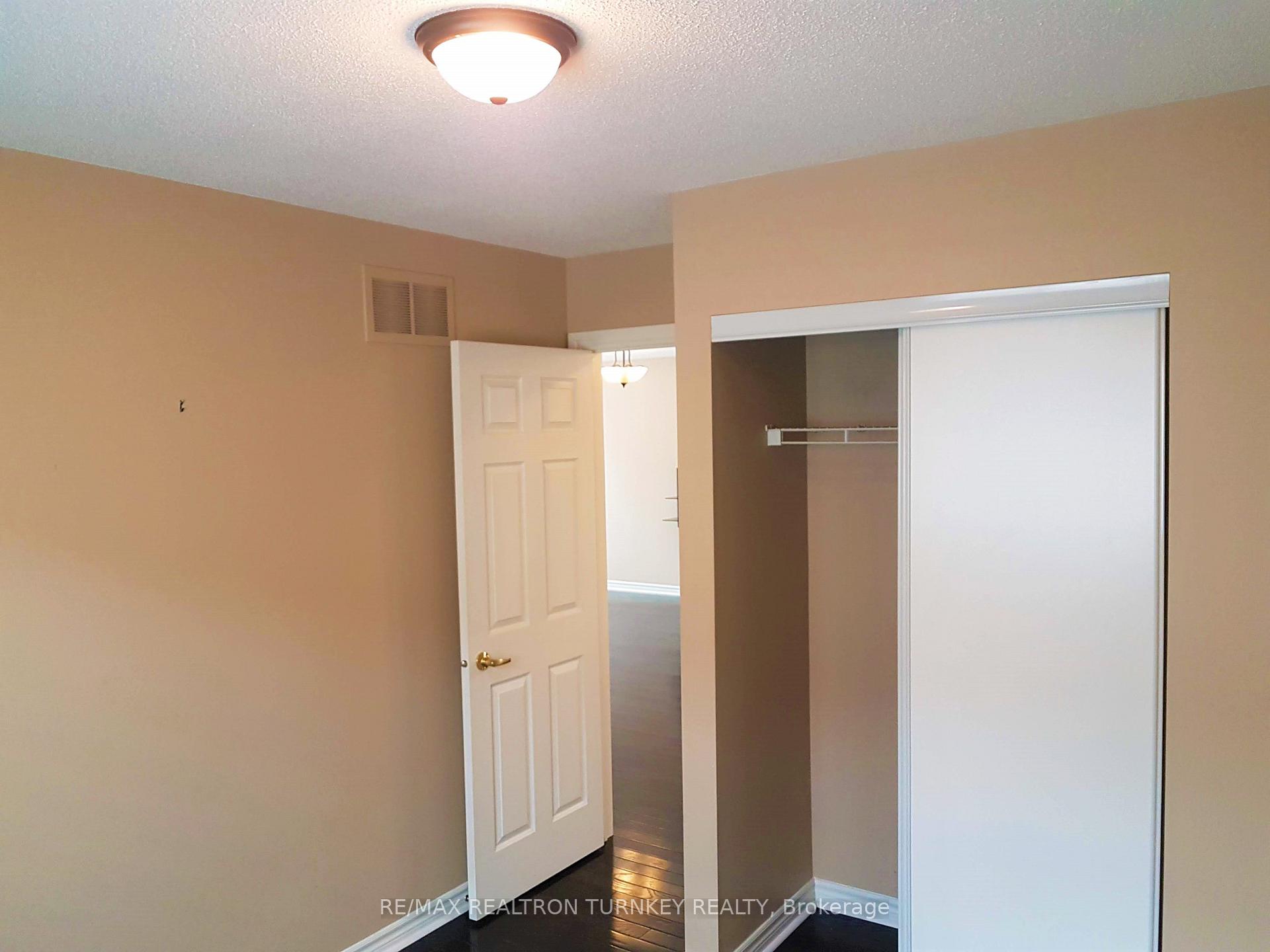 Photo 10 of 31 Michelle Drive, Barrie, Painswick South — HOMEH