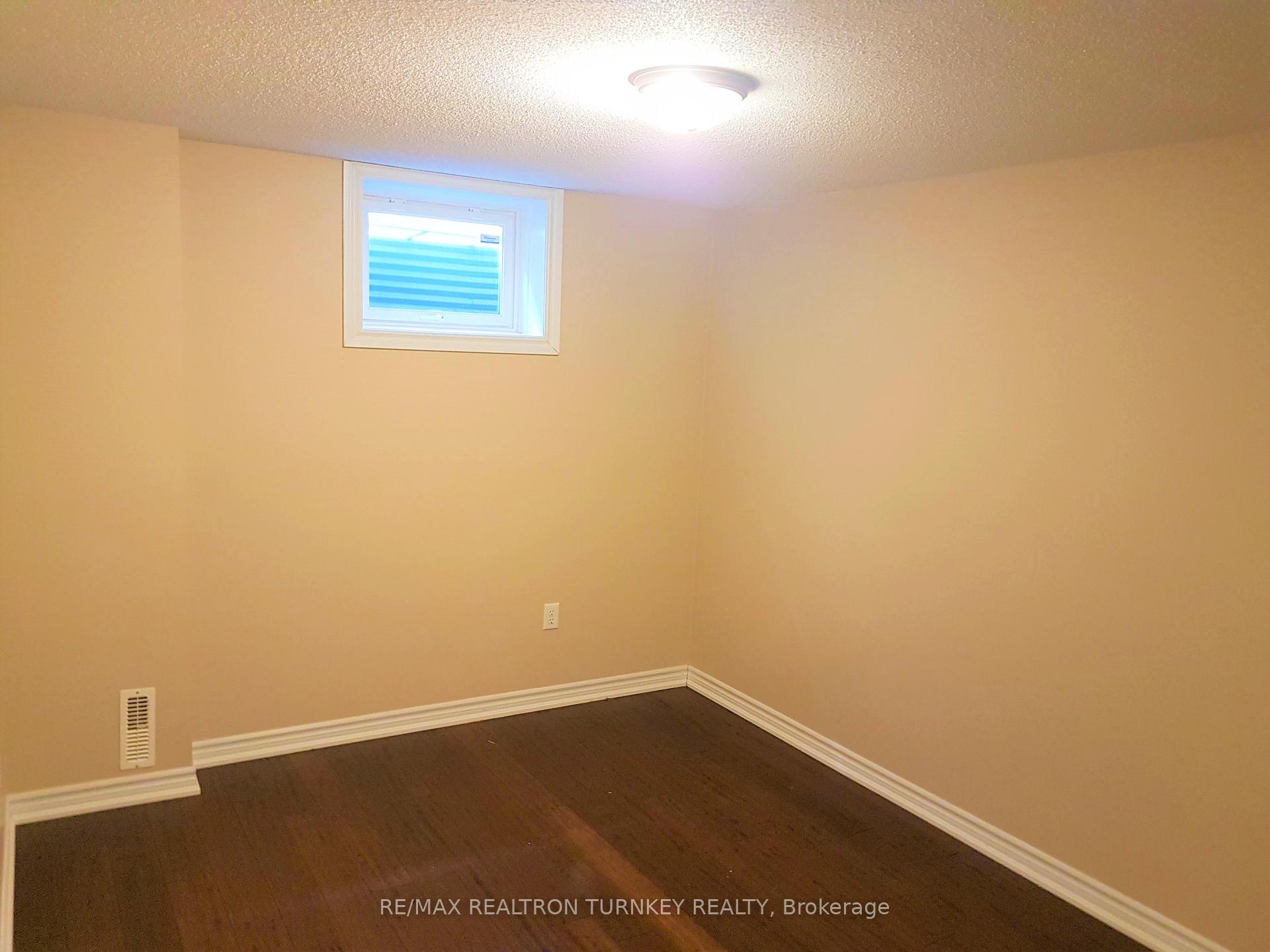 Photo 23 of 31 Michelle Drive, Barrie, Painswick South — HOMEH