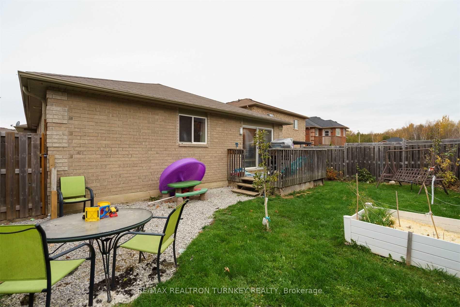 Photo 27 of 31 Michelle Drive, Barrie, Painswick South — HOMEH