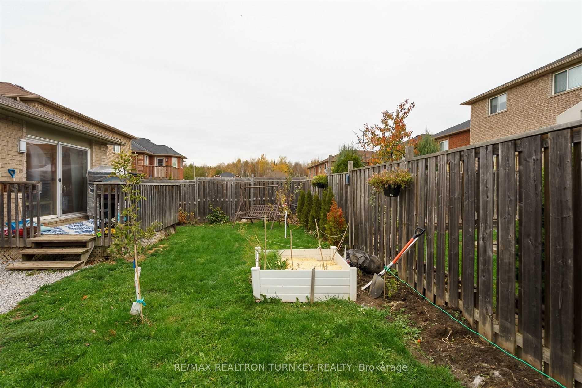 Photo 29 of 31 Michelle Drive, Barrie, Painswick South — HOMEH