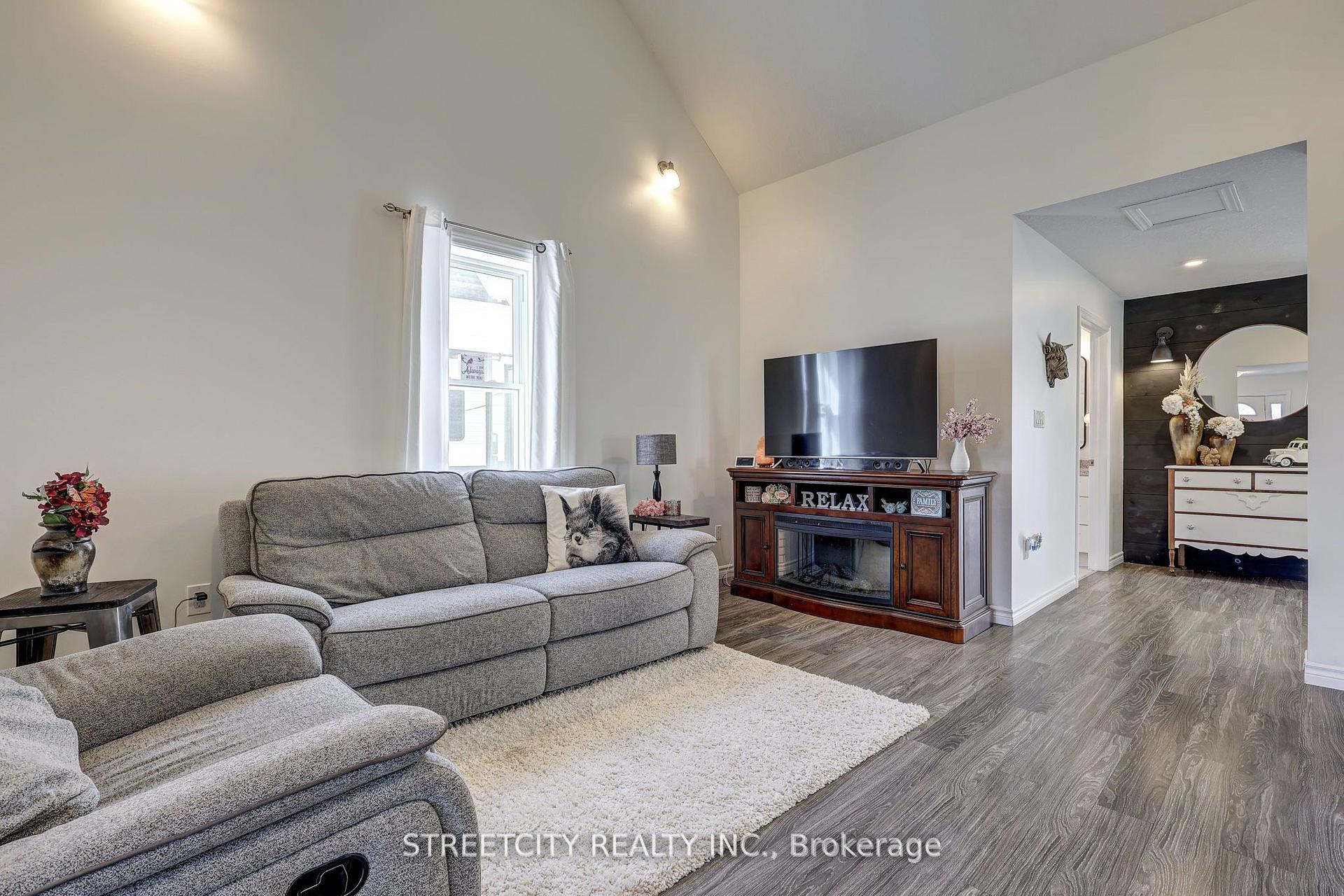 Photo 14 of 236 Marsh Line, Dutton/Dunwich, Dutton — HOMEH