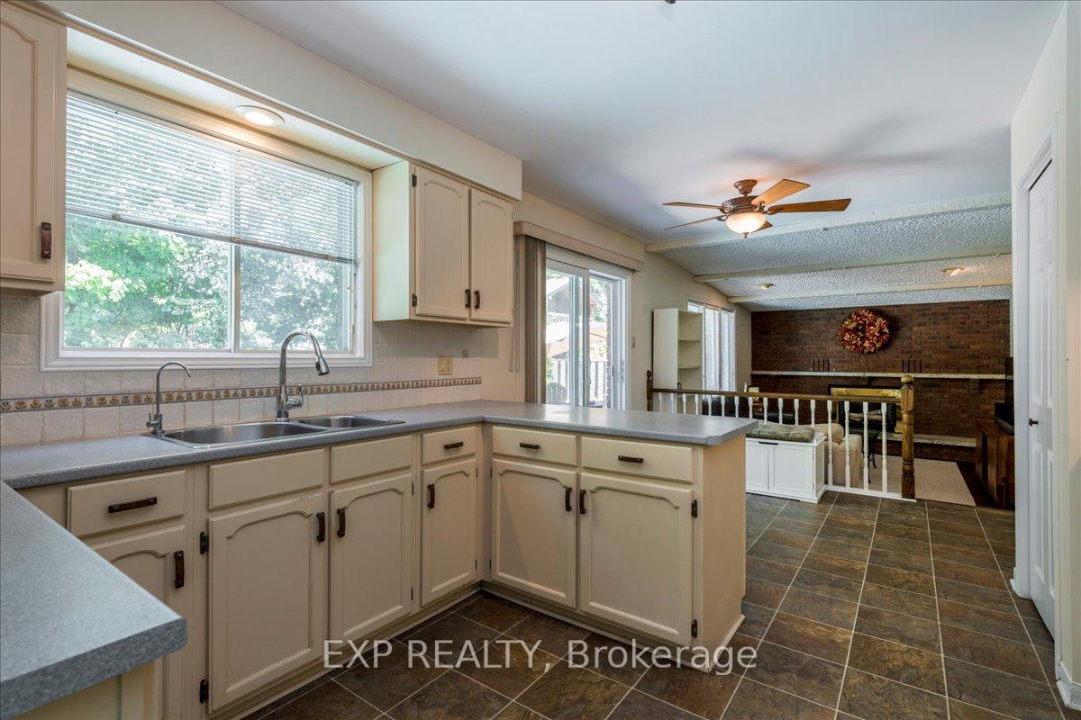Photo 10 of 7 White Pine Place, Barrie, Codrington — HOMEH