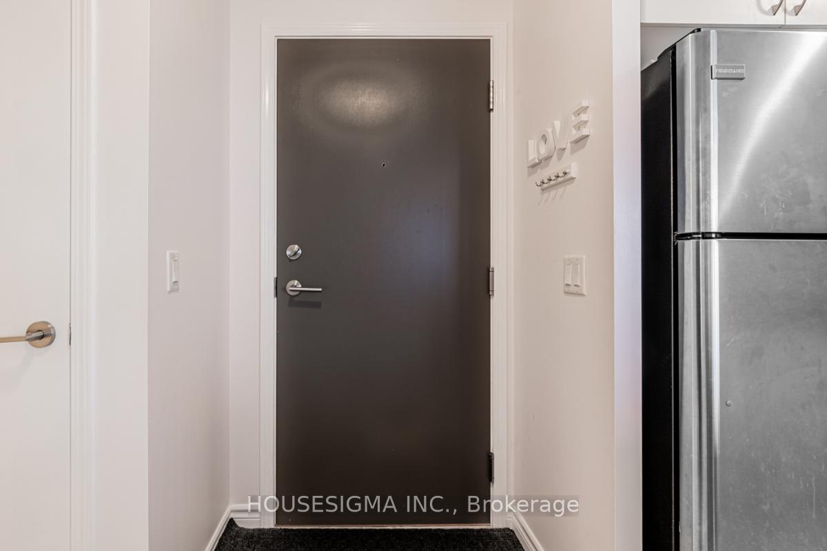 Photo 4 of Unit 1203, 35 Saranac Boulevard N, Toronto, Englemount-Lawrence — HOMEH