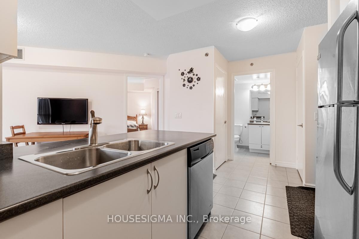 Photo 8 of Unit 1203, 35 Saranac Boulevard N, Toronto, Englemount-Lawrence — HOMEH