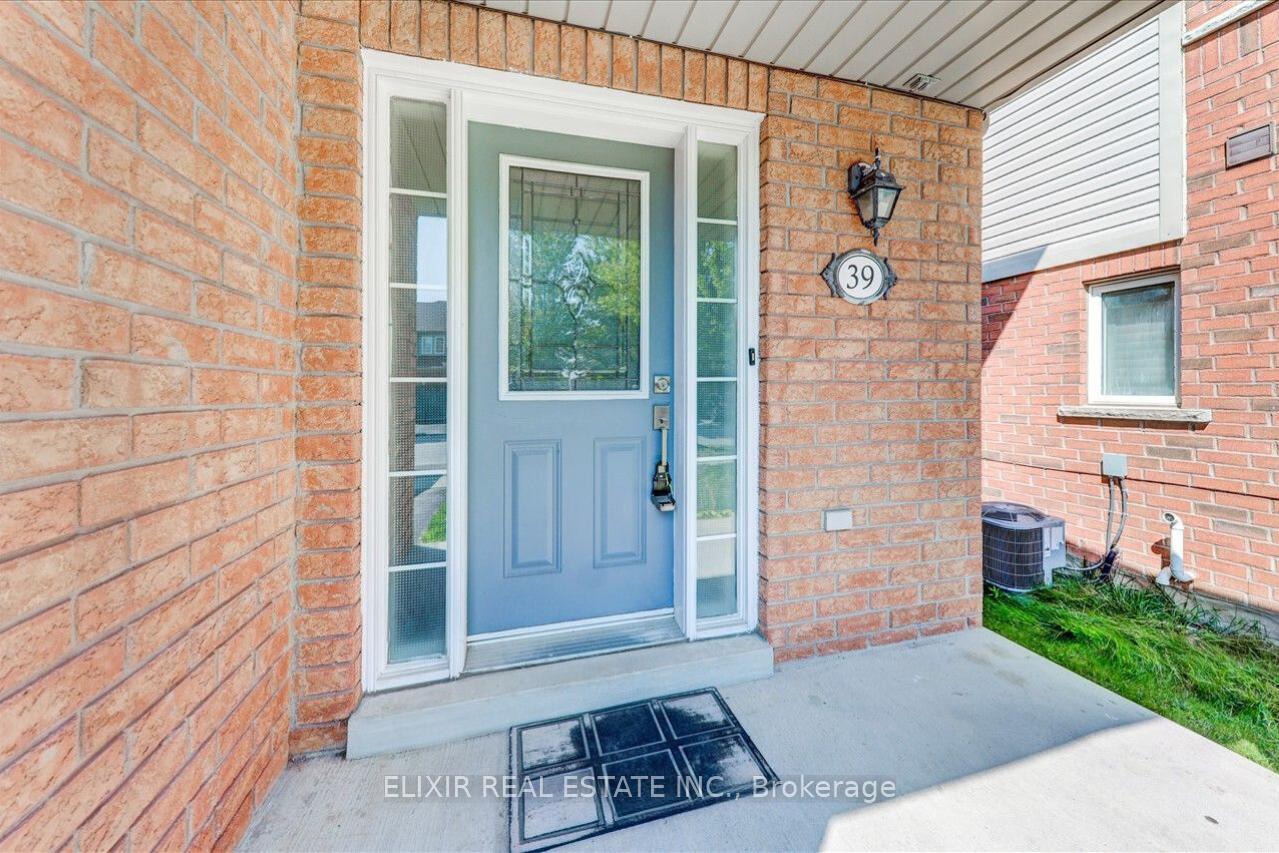 Photo 3 of 39 Beer Crescent, Ajax, South East — HOMEH