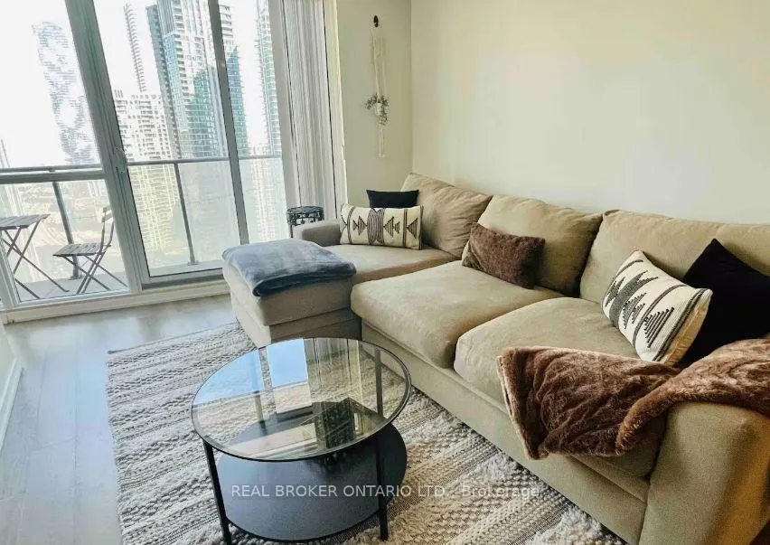 Photo 4 of Unit 2909, 65 Bremner Boulevard, Toronto, Waterfront Communities — HOMEH