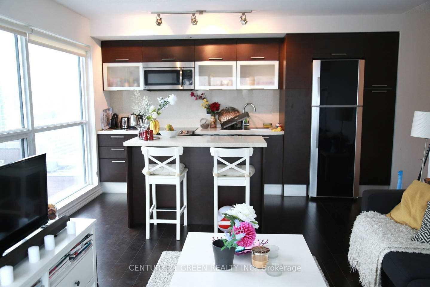 Photo 4 of Unit 2415, 386 Yonge Street, Toronto, Bay Street Corridor — HOMEH