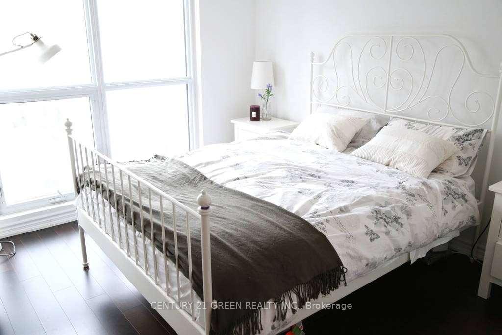 Photo 5 of Unit 2415, 386 Yonge Street, Toronto, Bay Street Corridor — HOMEH