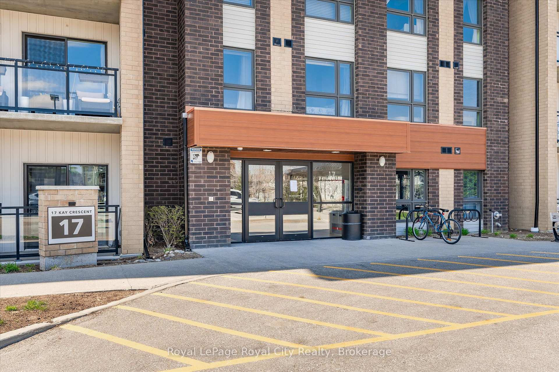 Photo 3 of Unit 301, 17 Kay Crescent, Guelph, Pineridge/Westminster Woods — HOMEH