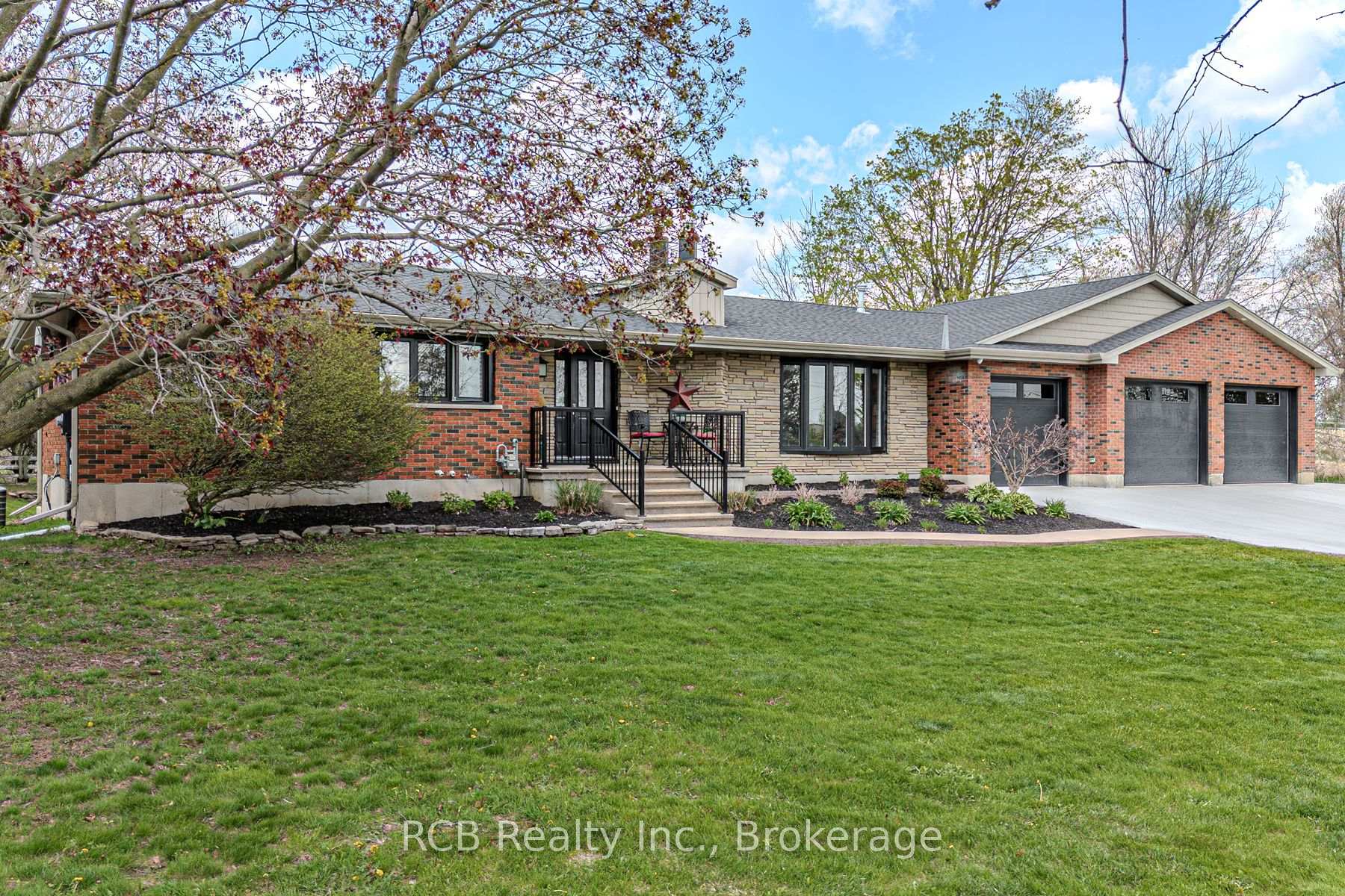Photo 2 of 253 Highway No 5, Brant, Brantford Twp — HOMEH