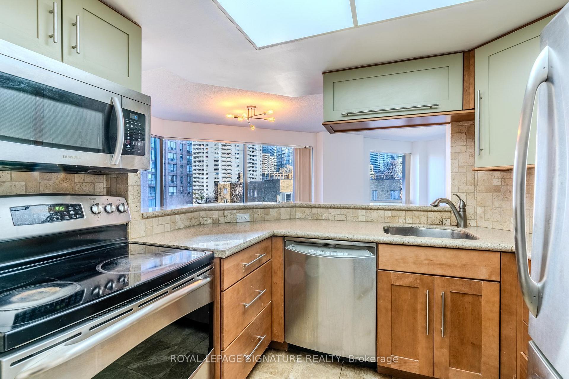 Photo 13 of Unit 704, 1001 Bay Street, Toronto, Bay Street Corridor — HOMEH