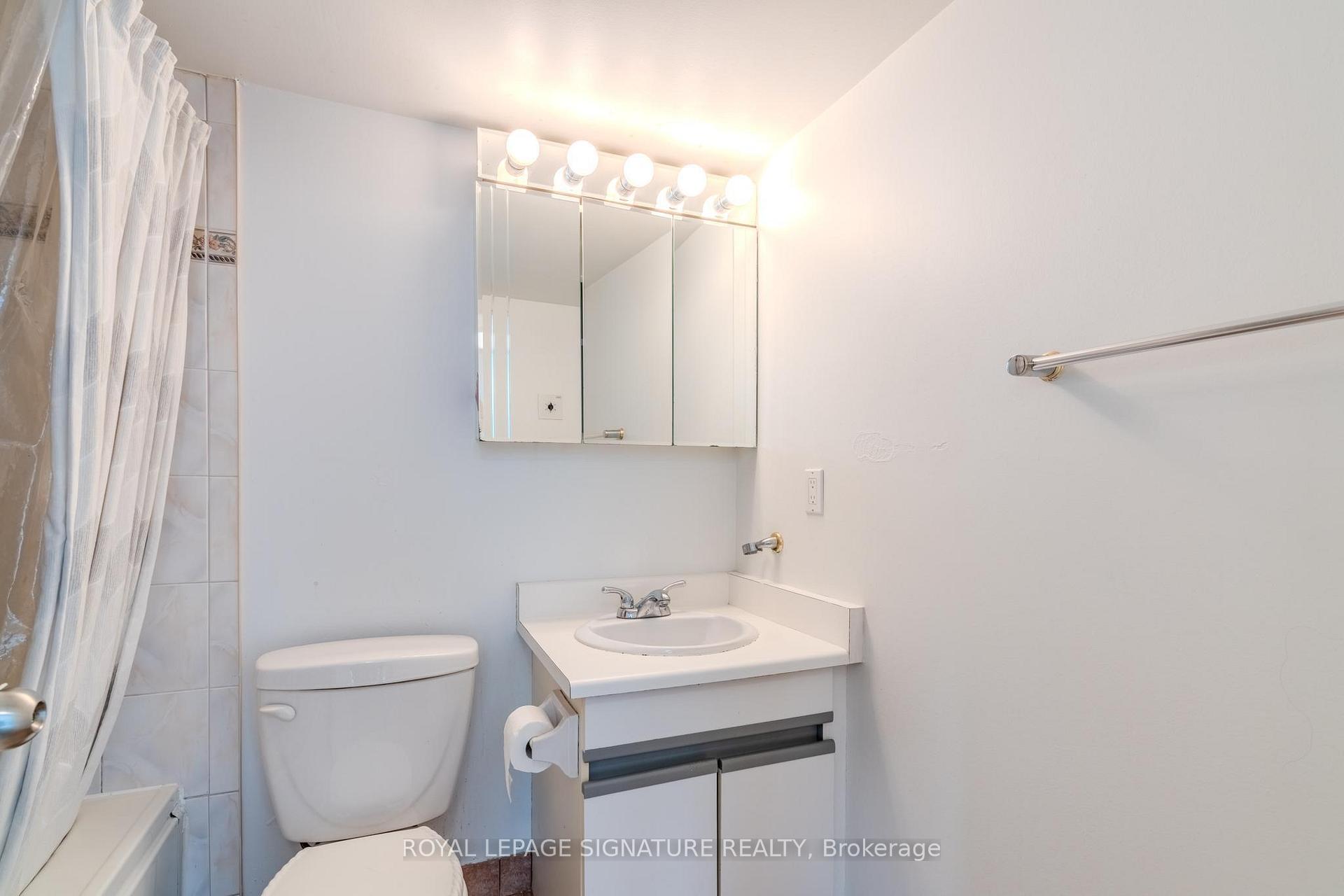 Photo 11 of Unit 704, 1001 Bay Street, Toronto, Bay Street Corridor — HOMEH