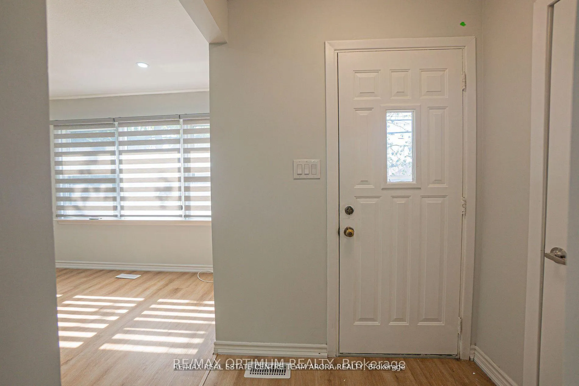 Photo 4 of 152 Vodden Street E, Brampton, Brampton North — HOMEH