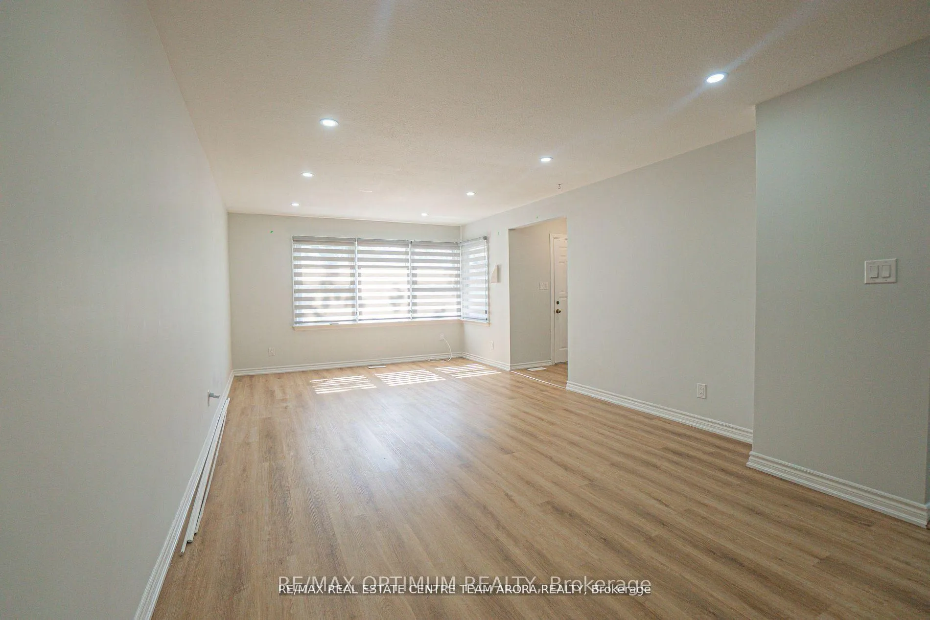Photo 6 of 152 Vodden Street E, Brampton, Brampton North — HOMEH