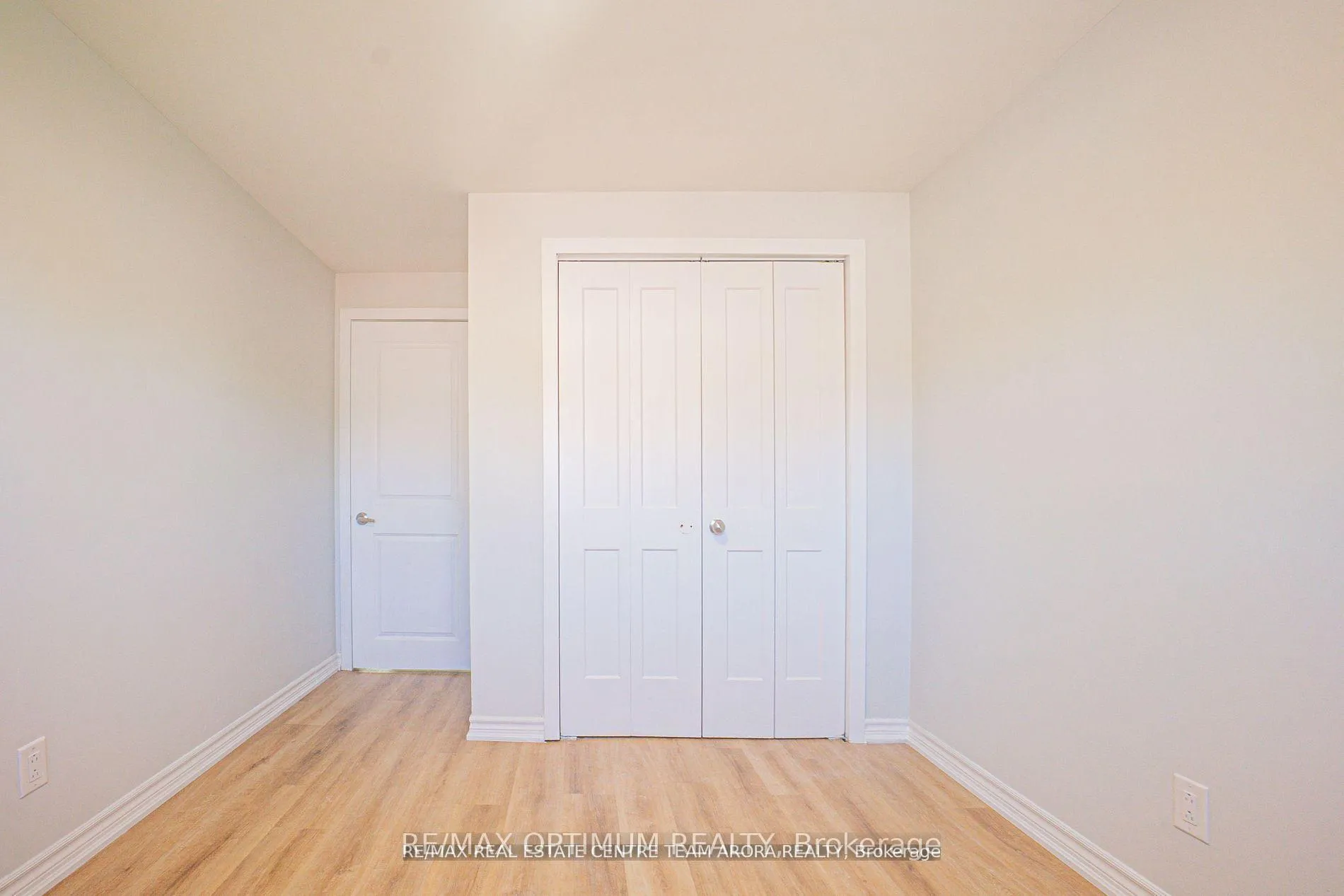 Photo 14 of 152 Vodden Street E, Brampton, Brampton North — HOMEH