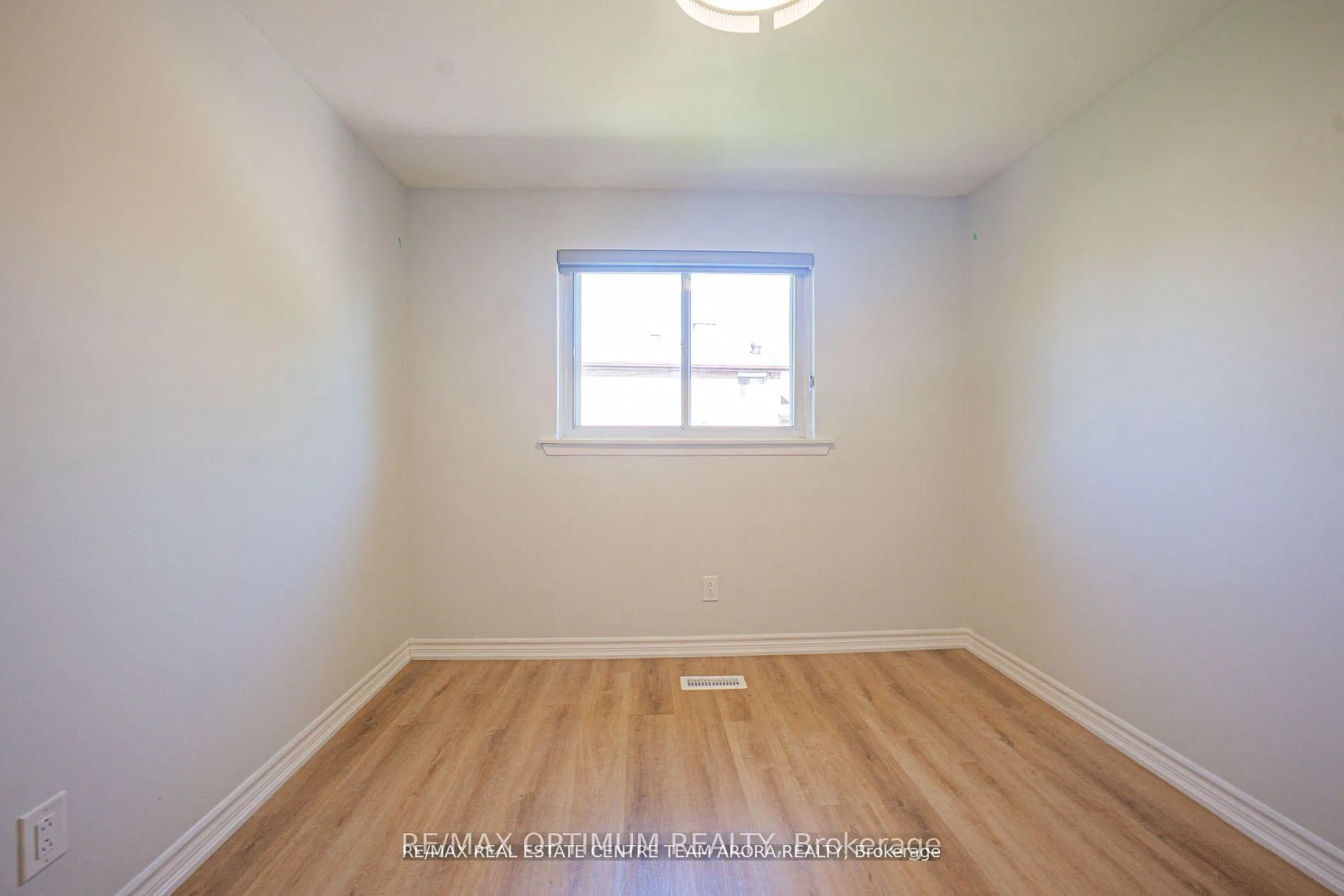 Photo 15 of 152 Vodden Street E, Brampton, Brampton North — HOMEH