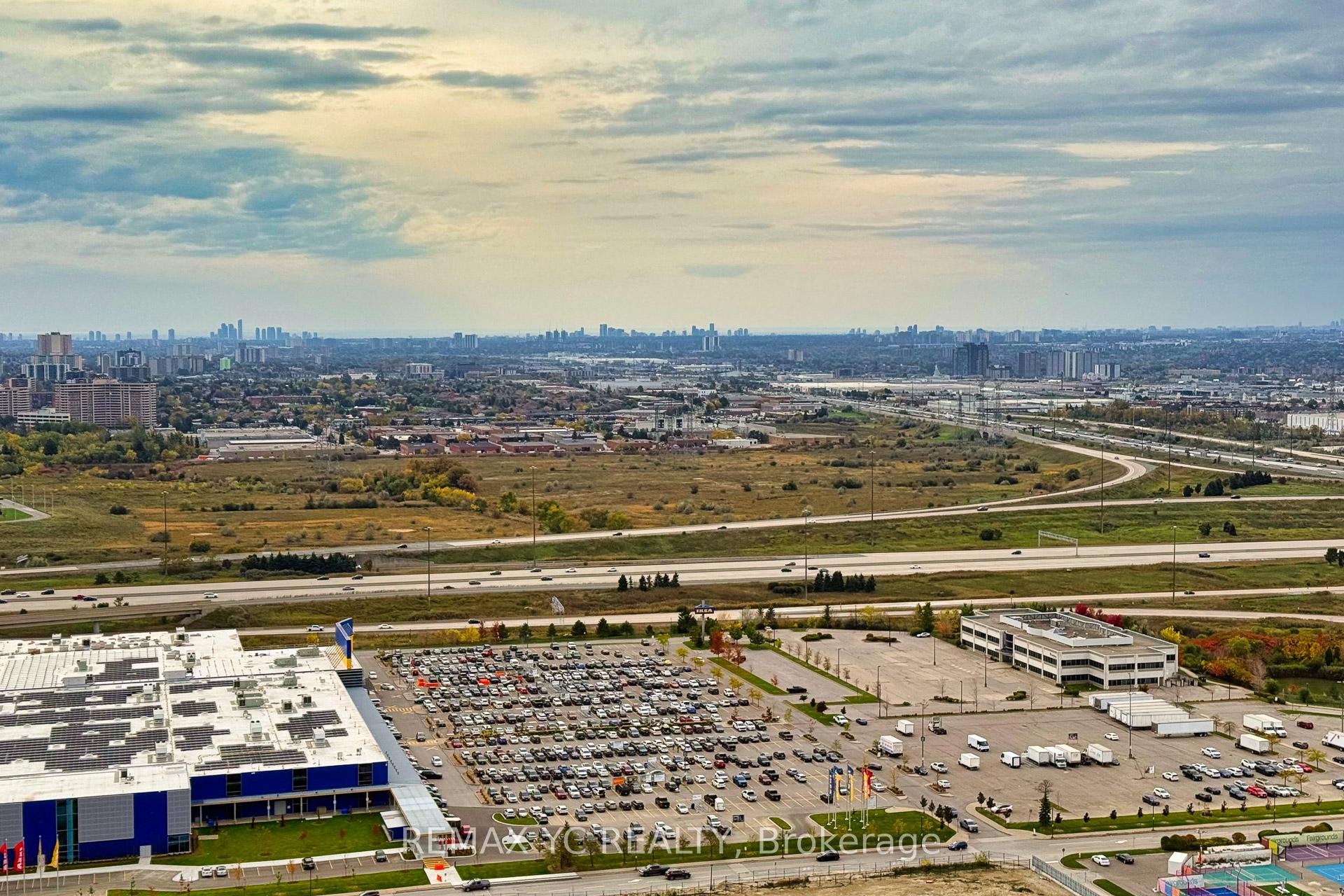 Photo 21 of Unit 3915, 28 Interchange Way, Vaughan, Vaughan Corporate Centre — HOMEH