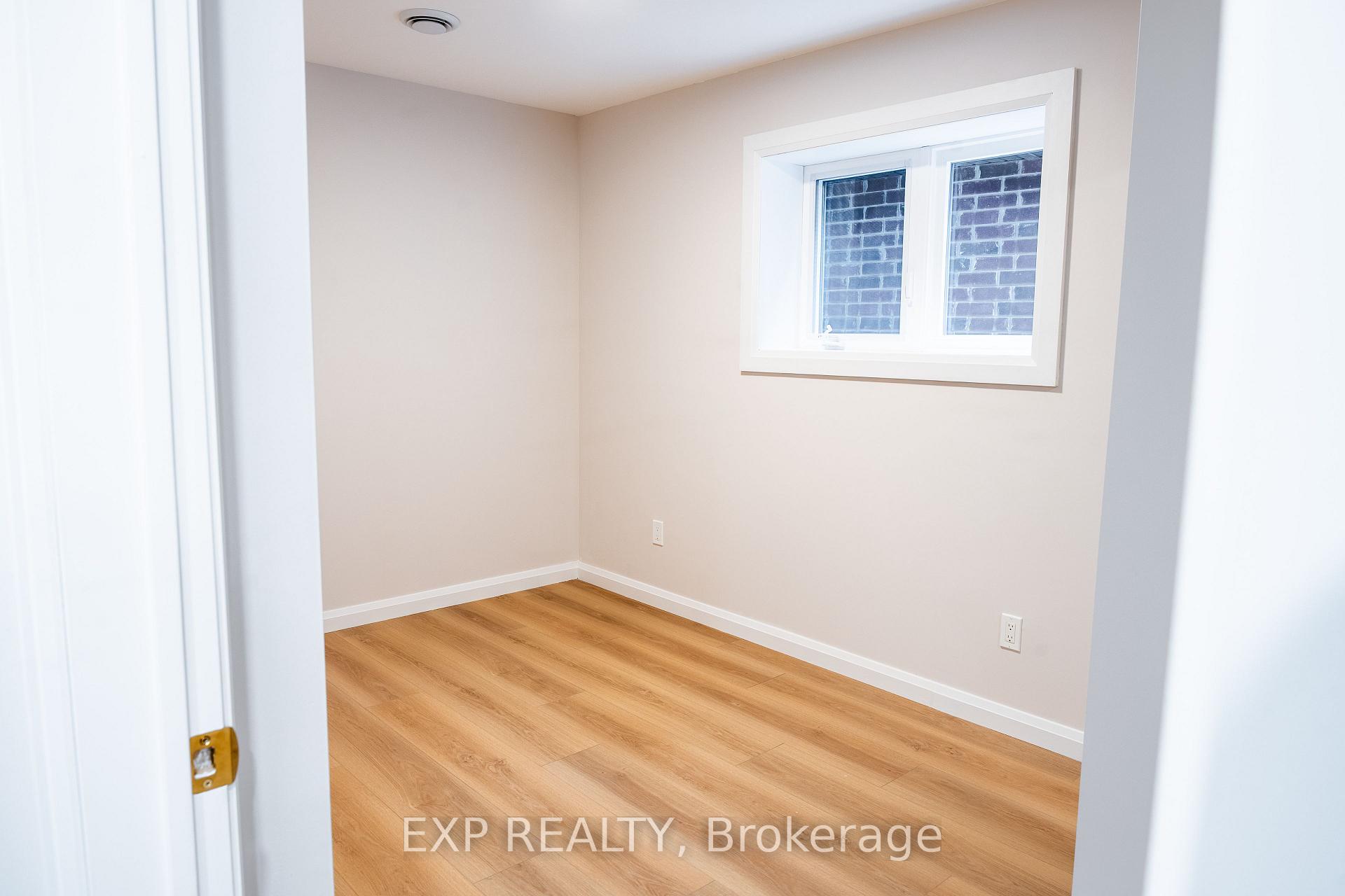 Photo 3 of 160 Bishop Drive, Barrie, Ardagh — HOMEH